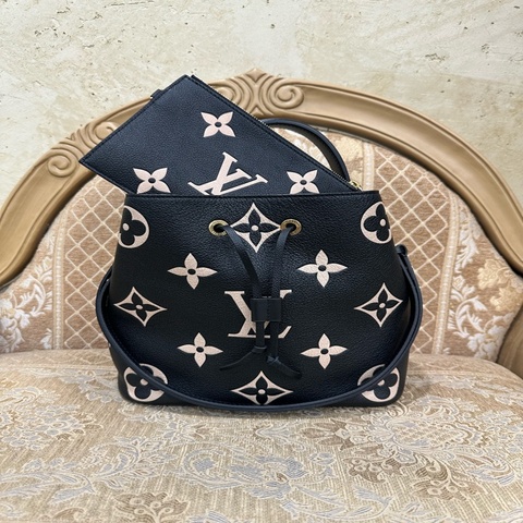 LV 黑牛皮拼米白logo金釦NeoNoe MM手提肩斜背水桶包M45497