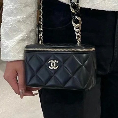 💎Chanel香奈兒｜黑淡金化妝包拼接不規則鏈條 長盒子 化妝包 鏈條包 ｜98新31開