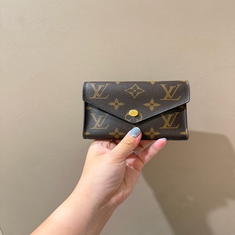 LOUIS VUITTON Victorine 老花短夾