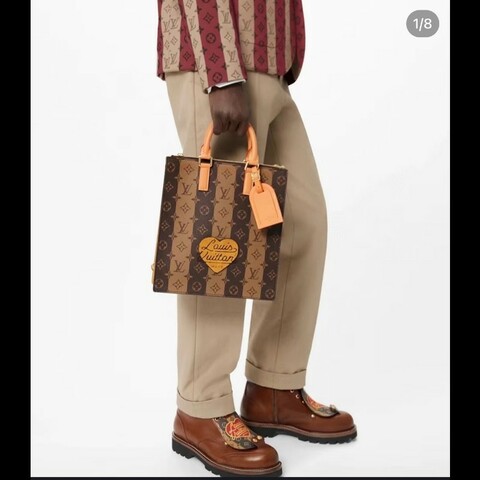 LV x nigo2 聯名款 Sac Plat Messenger 郵差包 琴譜包 經典老花豎條紋 愛心徽章