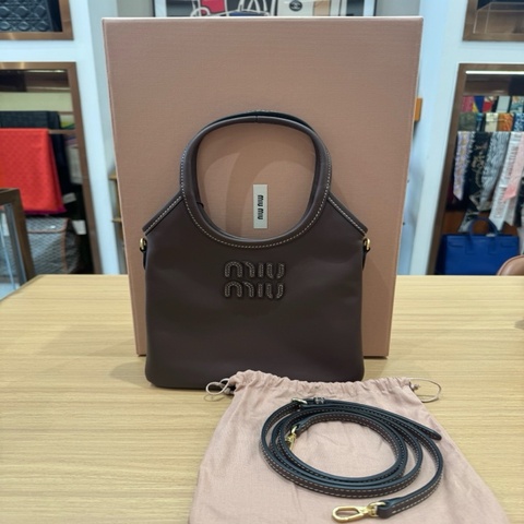 99新 miumiu繆繆mini ivy小托特包手提斜挎包，石楠木色時尚簡約閉眼衝