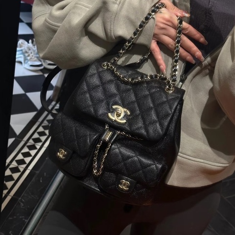 💎Chanel香奈兒｜25P黑金 荔枝皮Duma青蛙大號雙肩包｜98新芯片款