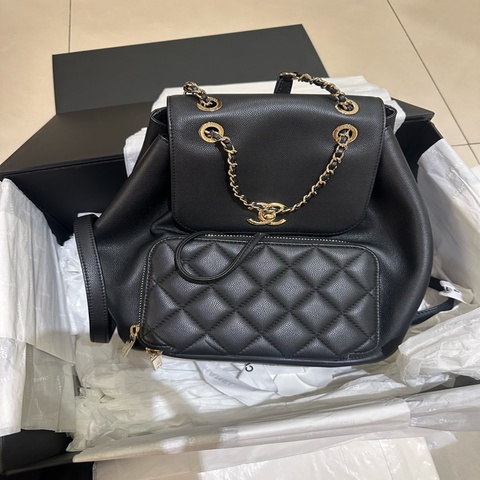 CHANEL 黑色荔枝牛皮金釦後背包