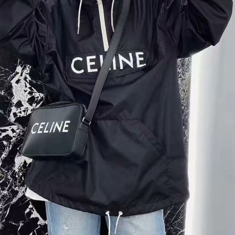 【很酷很帥🖤男女同款👫🏻】celine賽琳印花光滑牛皮中號 郵差包｜相機包｜斜挎包｜單肩包 中號