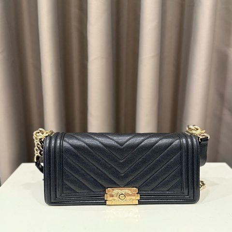 Chanel山型紋荔枝皮boy25黑金 27開
