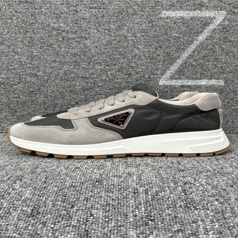 Prada 普拉達 深灰色尼龍面三角標運動鞋 43碼