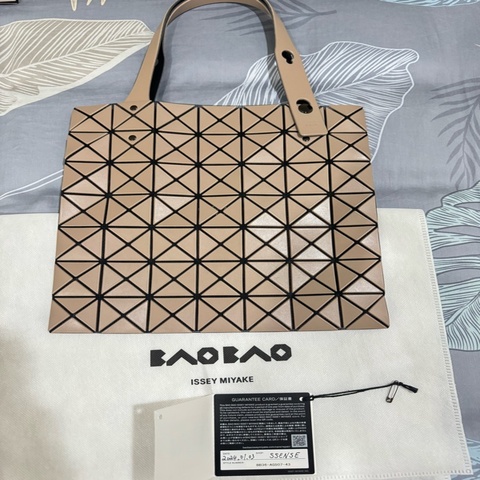 ISSEY MIYAKE 三宅一生BAO BAO 7x7霧卡其