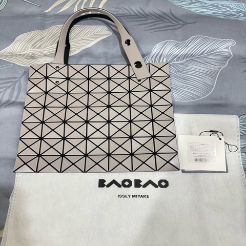 ISSEY MIYAKE 三宅一生BAO BAO 7x7霧灰色