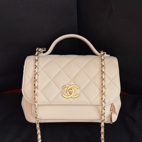 Chanel香奈兒 affinity白色荔枝皮金扣 小號郵差包