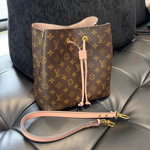 路易威登 Louis Vuitton L老花粉水桶 包口有小裂