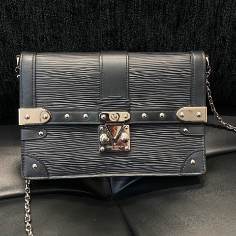 路易威登/Louis Vuitton  LTrunk EPI牛皮 黑銀水波紋 鏈條斜挎包 底長19