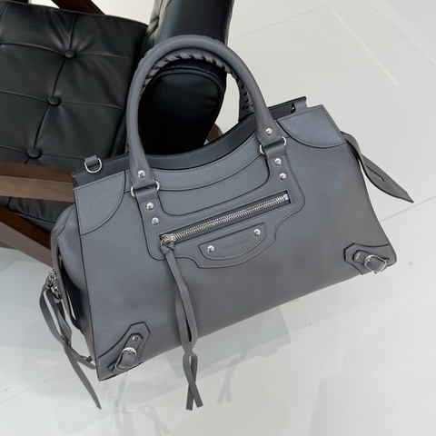 99新BALENCIAGA/巴黎世家 Neo Classic 大象灰水泥灰色牛皮銀五金 大號 底長43.9。