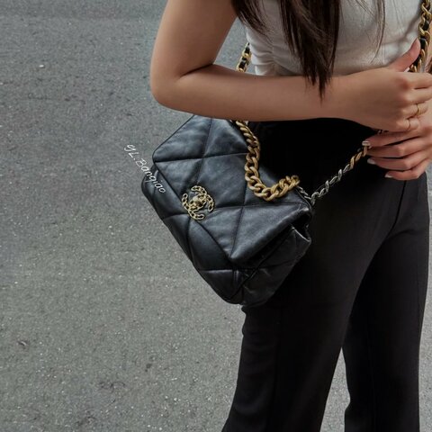s5568-Chanel 19黑色羊皮金釦下蓋肩背包AS1160