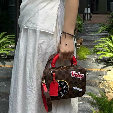 LV Stories box徽章限量款 棕棋盤格盒子相機手提包肩背斜背包 限量款  19×15 99新配件肩帶 塵袋