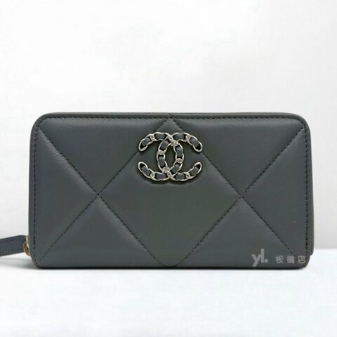 s5572-CHANEL 灰色羊皮拉鍊中夾AP0948