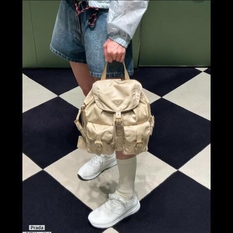 PRADA Re-Nylon 三角徽標多功能 再生尼龍 背包雙肩包 小號 女款 沙漠黃色雙肩包