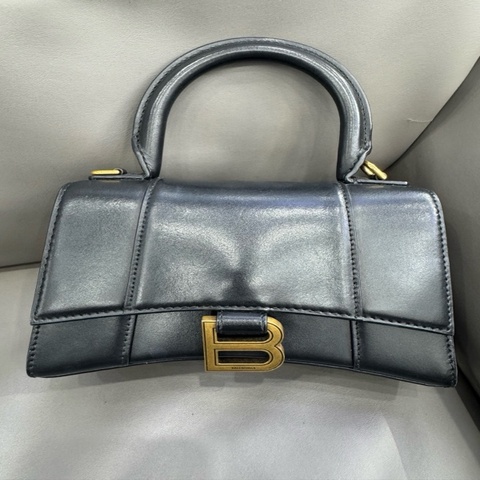 Balenciaga巴黎世家/沙漏xs，牛皮革 長22.9 x 14x 10
