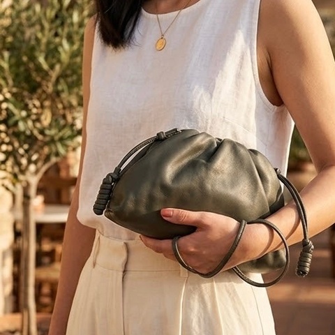 Bottega Veneta THE POUCH MINI 軍綠斜背包/雲朵包