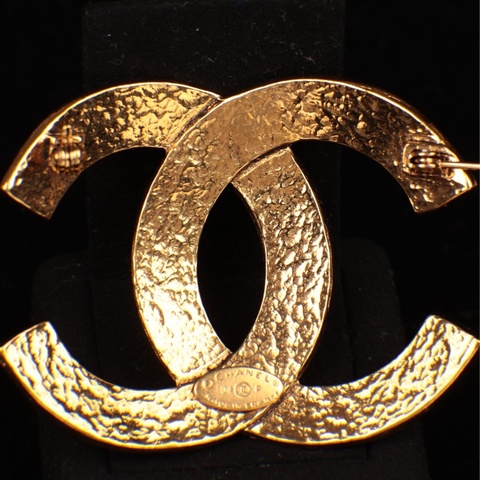 Chanel 94年素金大CC胸针
