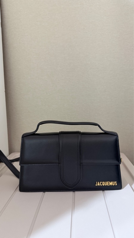 JACQUEMUS The large Bambino