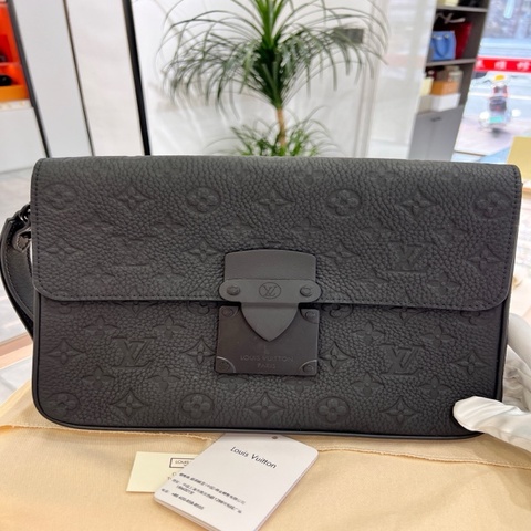 路易威登/Louis Vuitton  手包專櫃價15900 店內現貨！。