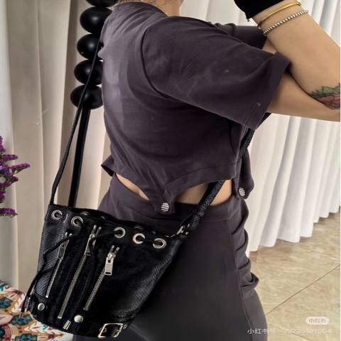 🖤 Saint Laurent YSL 黑色牛皮拉鍊機車水桶包
