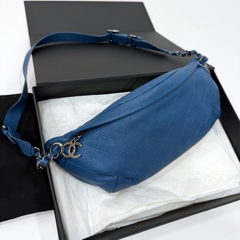 《仙闆名牌精品》Chanel 香奈兒 藍色 荔枝牛皮 胸包 胸口包 腰包 斜背包