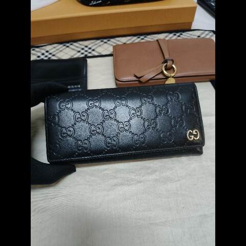 Gucci 黑色滿版壓紋長夾