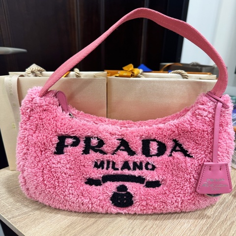 prada毛绒腋下包（宋智雅同款）