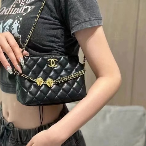 Chanel香奈兒23A黑金獅子徽章小hobo鏈條包 芯片款