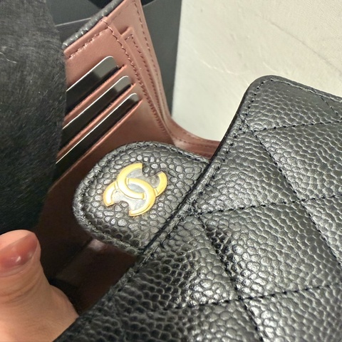 Chanel 經典荔枝皮短夾
