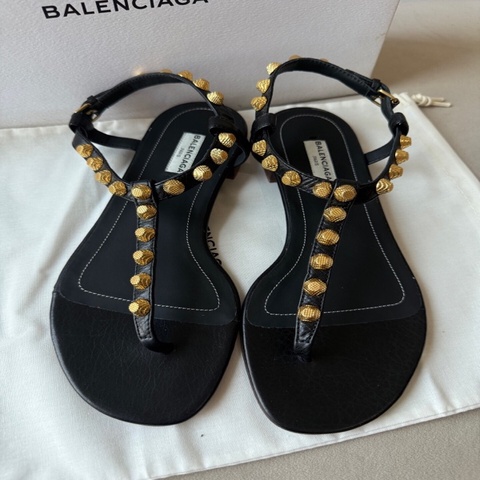 巴黎世家/Balenciaga 女士羊皮  經典款鉚釘夾腳平底涼鞋38碼 帶盒子