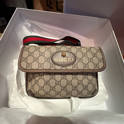 Gucci Neo Vintage GG Supreme 經典虎頭牛皮磁扣郵差包