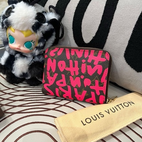 LV 原花滿版桃紅塗鴉內桃紅色5卡口拉零錢卡包