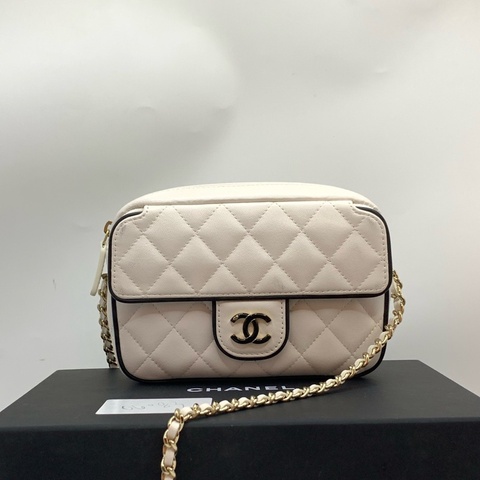 香奈兒 Chanel 迷你口蓋包  黑白配色 羊皮革與金色金屬 13.5 x 19.5 x 7 附件 🈚