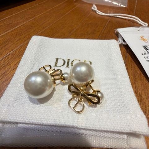 Dior 全新蝴蝶結耳環