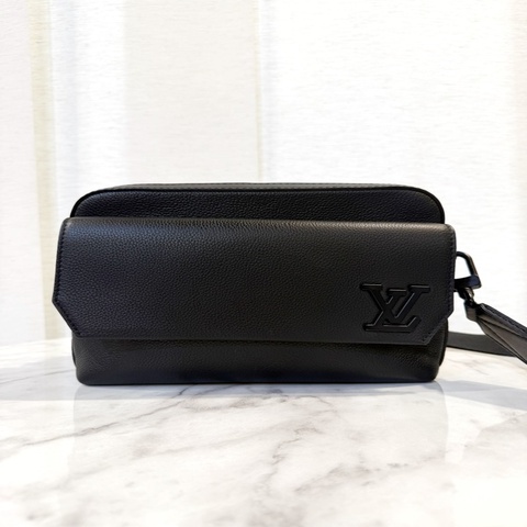 LV 黑牛皮黑釦Fastline斜背包