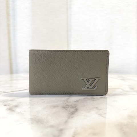 LV 鼠尾草綠牛皮對開短夾