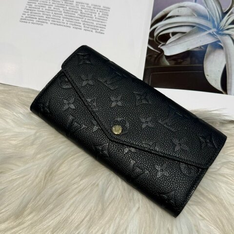 LV 黑壓紋信封長夾