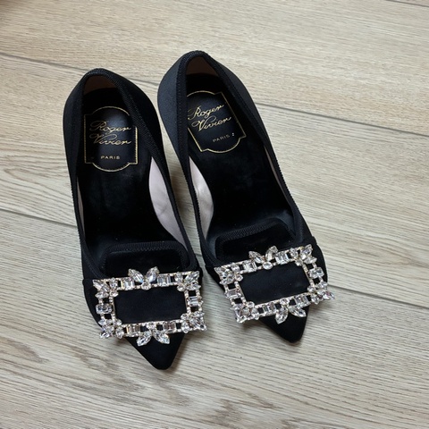 Roger Vivier 雪花扣 鑽扣跟鞋 有瑕疵便宜售