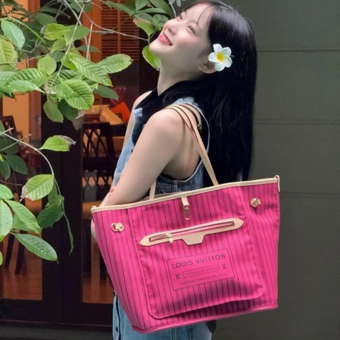 LV/路易威登 neverfull中號玫紅 雙面托特包單肩包斜挎包 芯片款 附件：肩帶