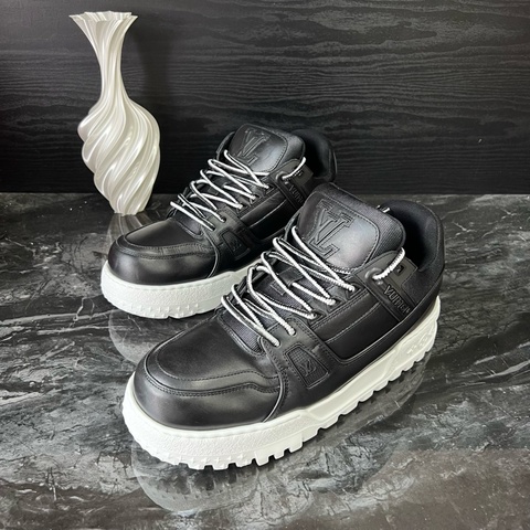LV路易威登黑白拼接TrainerMax休閒鞋 42碼 98新