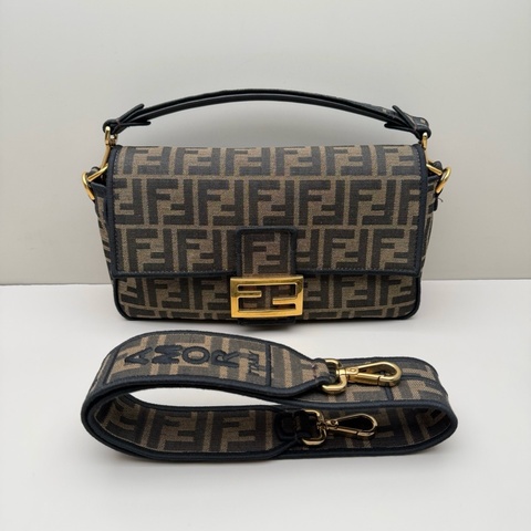 芬迪/Fendi FF老花中號法棍手提包單肩包斜挎包 金扣 FF老花圖案 附件：肩帶 