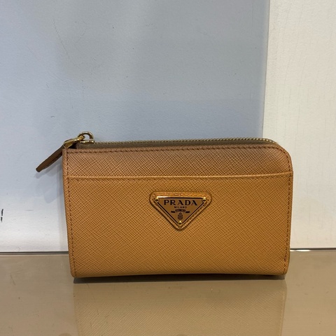 Prada 奶茶防刮牛皮零錢鑰匙包1PP122