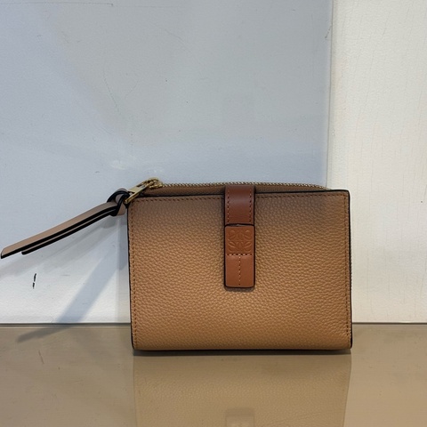 Loewe 咖拚焦糖牛皮6卡短夾