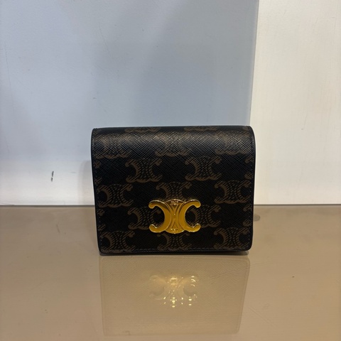 Celine Triomphe 2卡零錢卡包10M122DB7.04LU