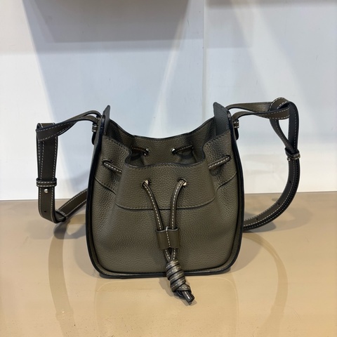 Loewe 墨綠牛皮MiniHammock肩斜背吊床包