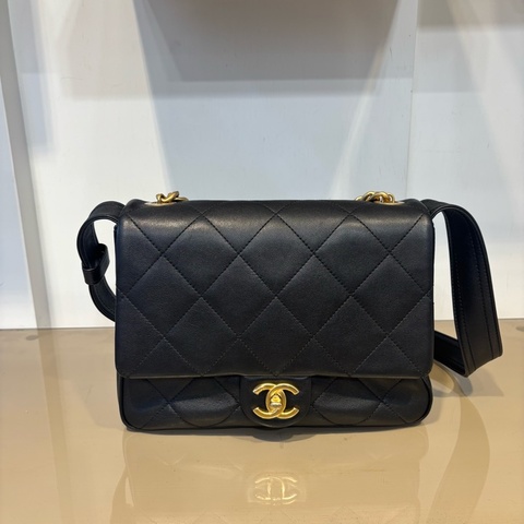Chanel 黑羊皮手提肩斜背包AS2842