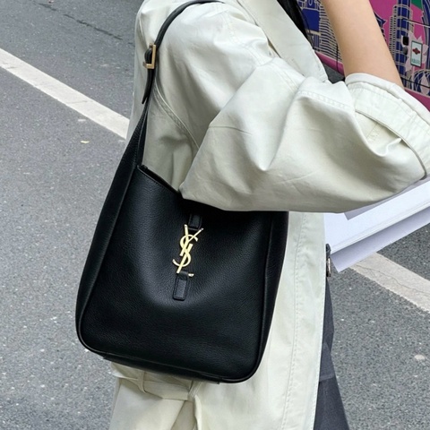 ✨YSL 聖羅蘭 黑金Hobo 水桶包 小號 Rose同款🖤