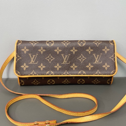 LV 路易威登 翻蓋信封包 單肩斜挎腋下包